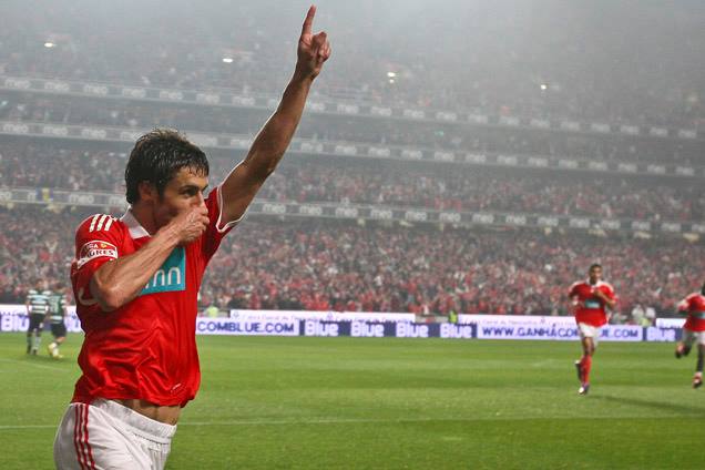 Aimar levou a Luz à loucura com um golo inesquecível, em 2009/2010 Fonte: Mais Futebol