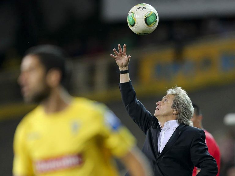 Sonhem, mas cepticamente