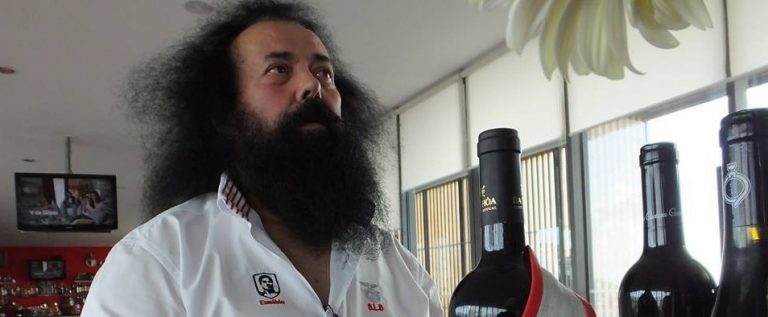 O mais famoso adepto do Benfica – Entrevista ao “Barbas”