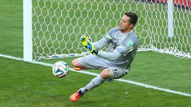 Brasil 1-1 Chile (3-2 g.p.): Os postes fizeram esquecer a traição de Hulk