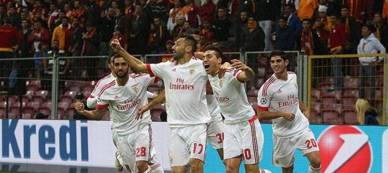 Galatasaray 2-1 Benfica: Bola cá, bola lá mas os pontos ficaram em Istambul