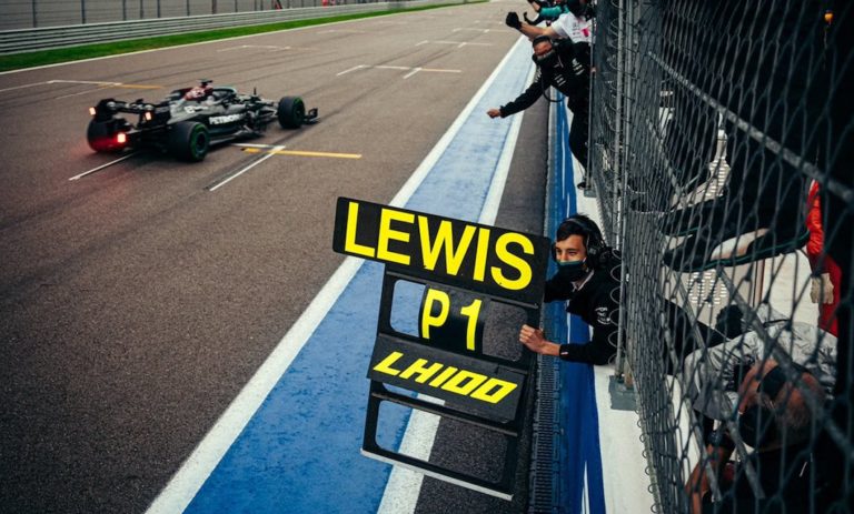 GP Rússia: Chuva tardia abençoou a 100.ª vitória de Hamilton GP Rússia: Chuva tardia abençoou a 100.ª vitória de Hamilton
