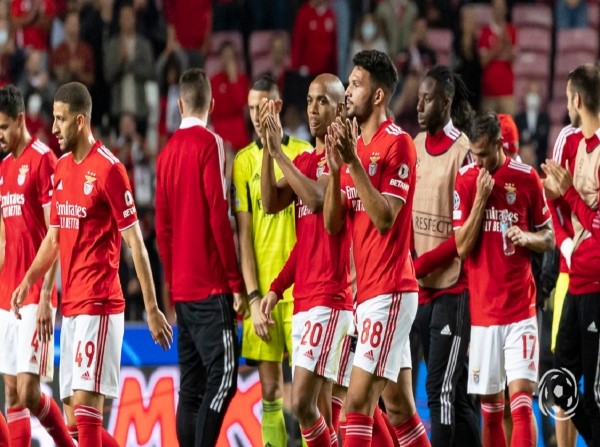 15 minutos à FC Bayern bastaram para trucidar as águias