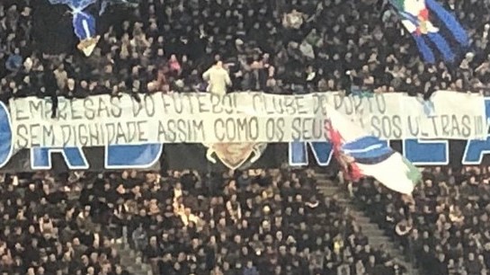 Tarja dos adeptos do Inter contra FC Porto