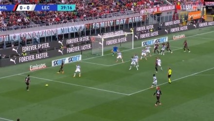 Rafael Leão marca de cabeça para o Milan