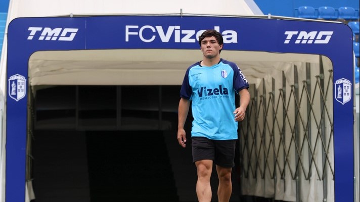 Diogo Nascimento assina pelo Vizela