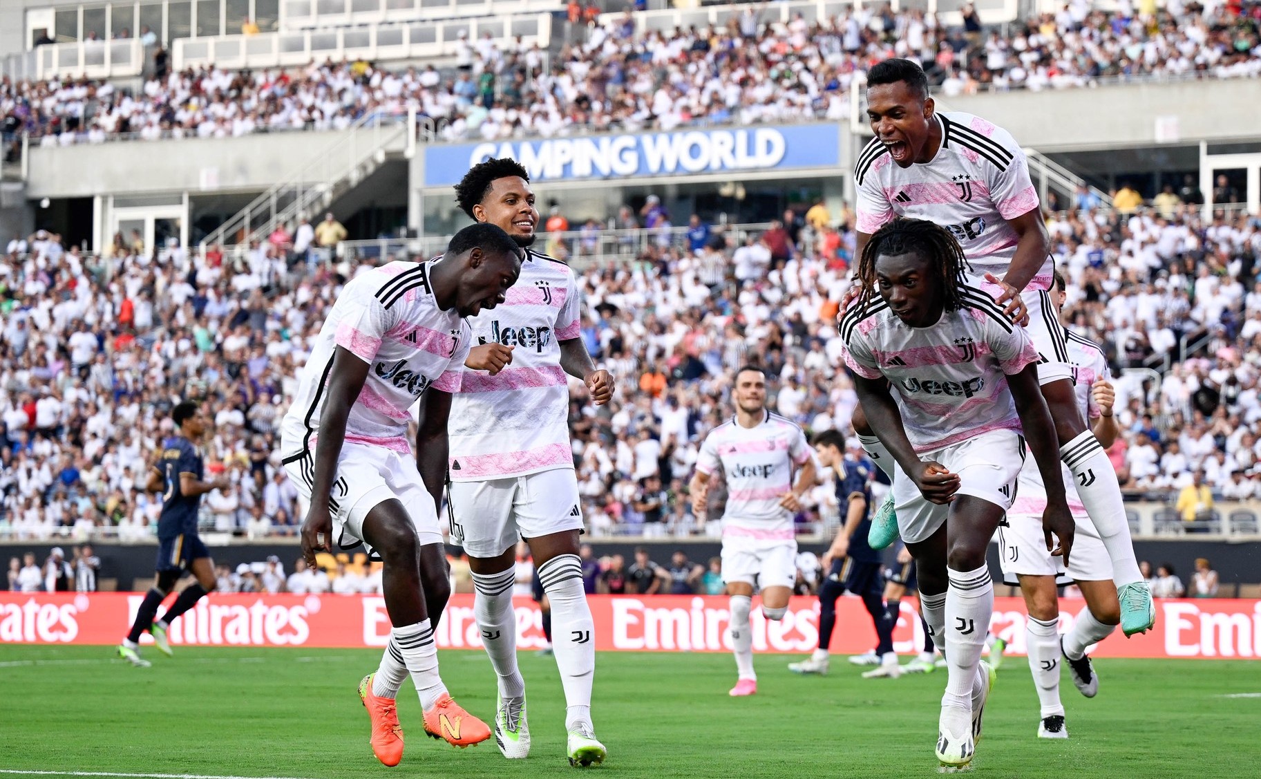 Jogadores da Juventus celebram golo em particular