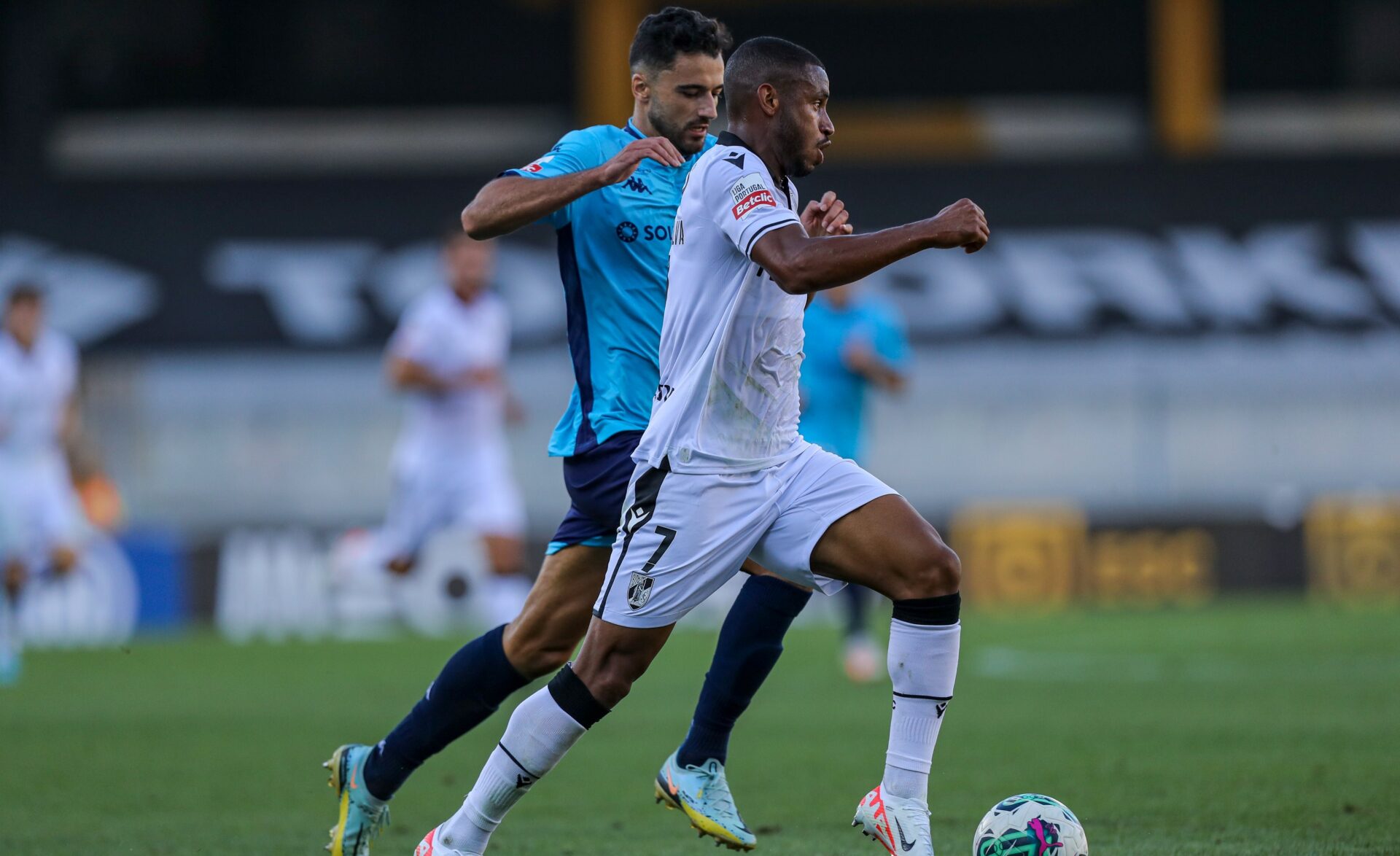 Vitória SC e Vizela a jogarem no Afonso Henriques