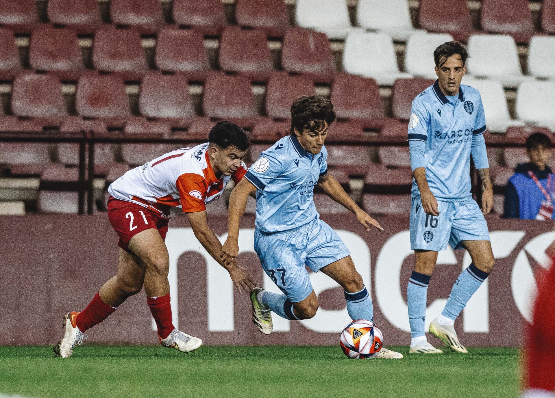 Carlos Álvarez a jogar pelo Levante