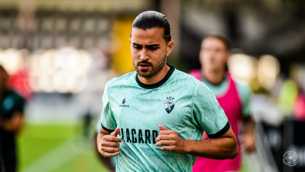 Mattheus Oliveira a jogar com Farense Portugal