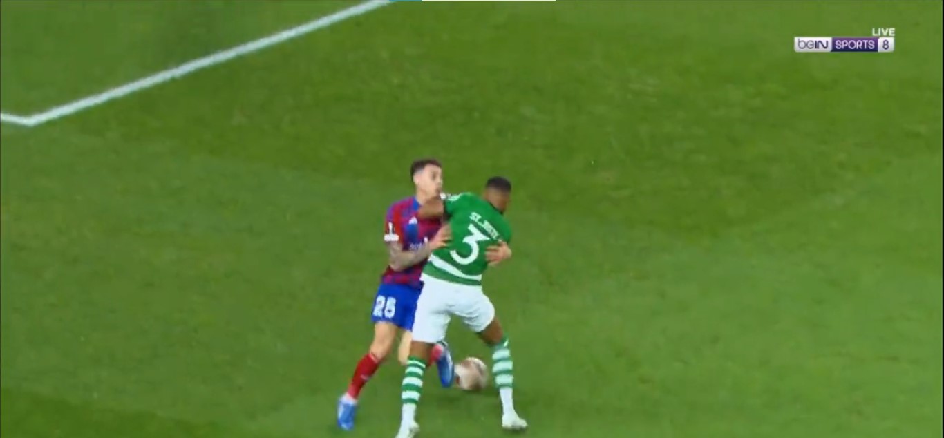 St. Juste ganha penalty