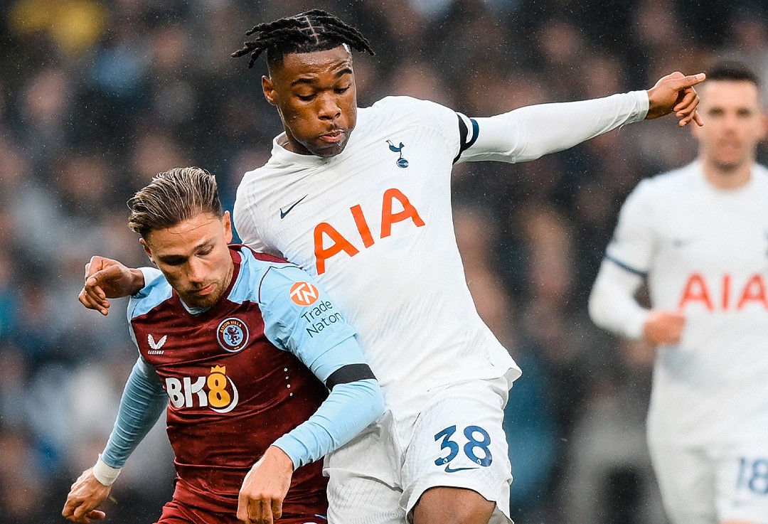 Tottenhame Aston Villa a jogarem Destiny Udogie