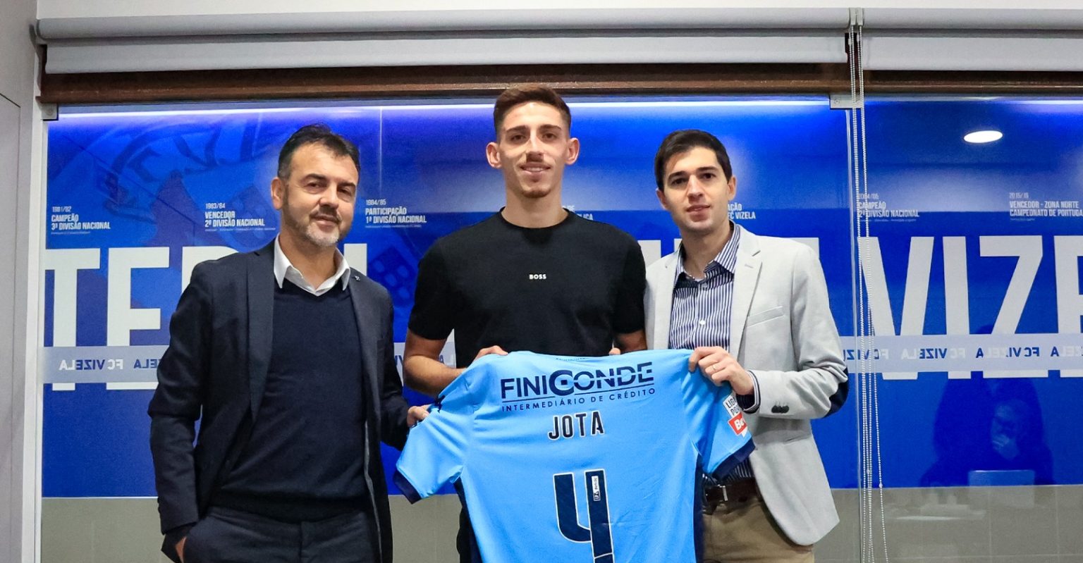 Jota Gonçalves assina pelo Vizela