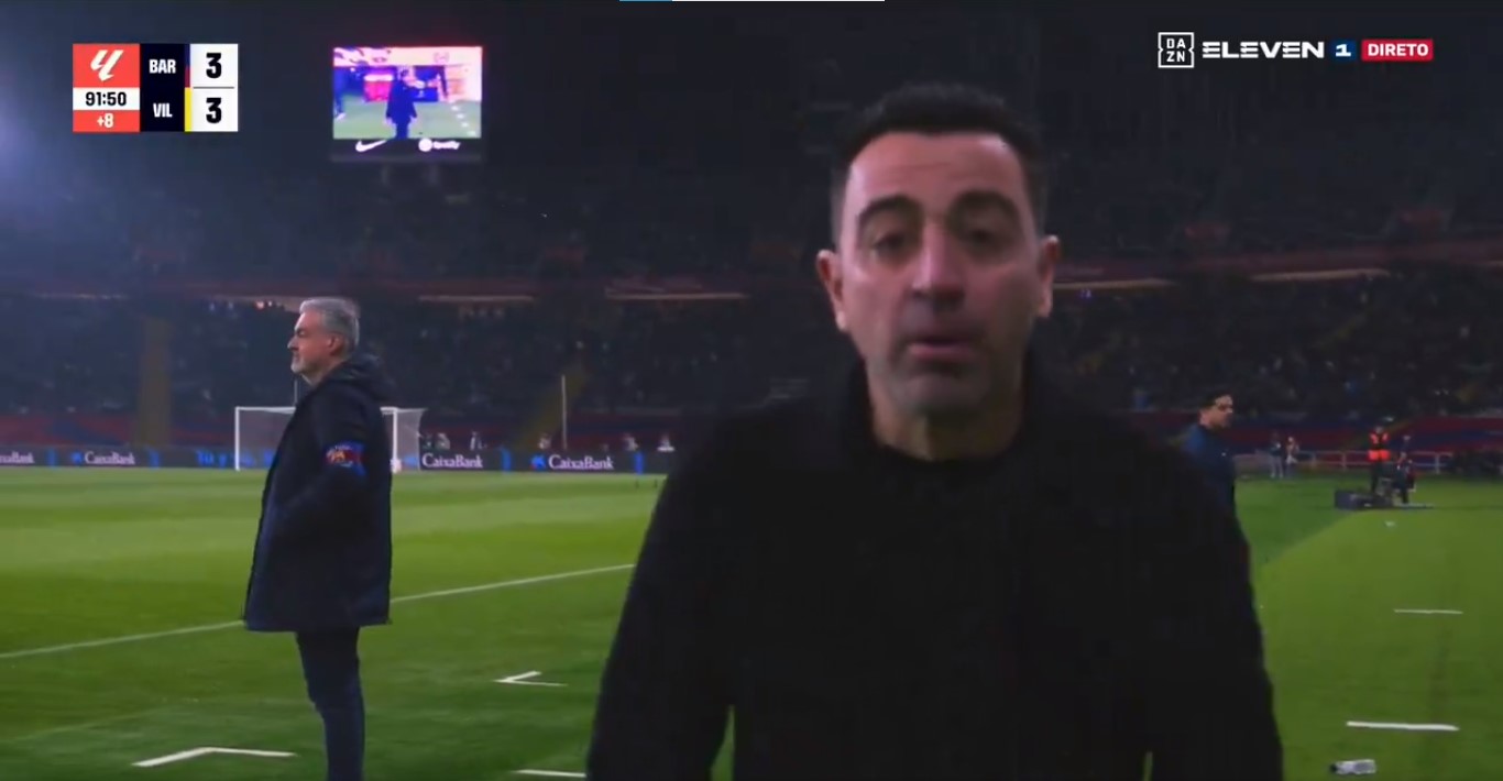 Xavi furioso com arbitragem