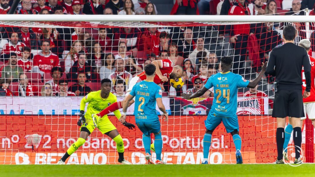 Arthur Cabral faz golo do Benfica
