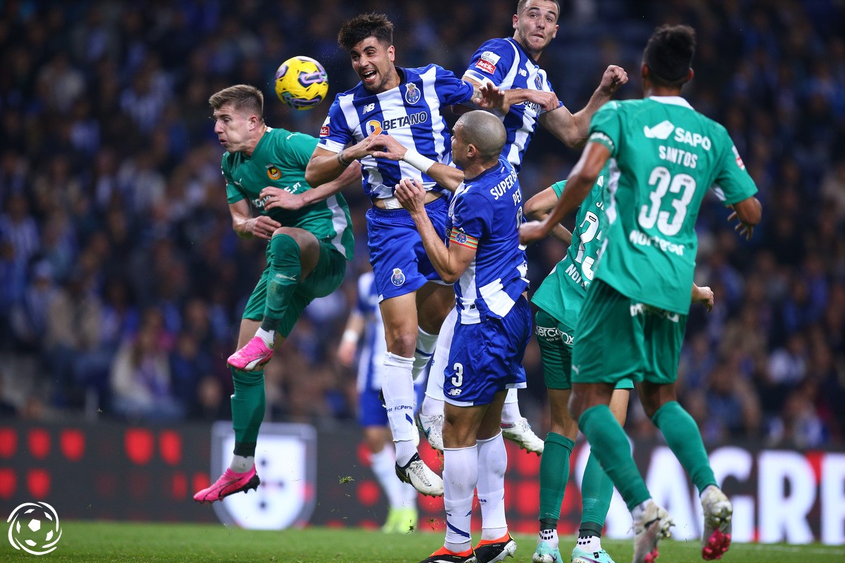 Jogadores do FC Porto e do Rio Ave