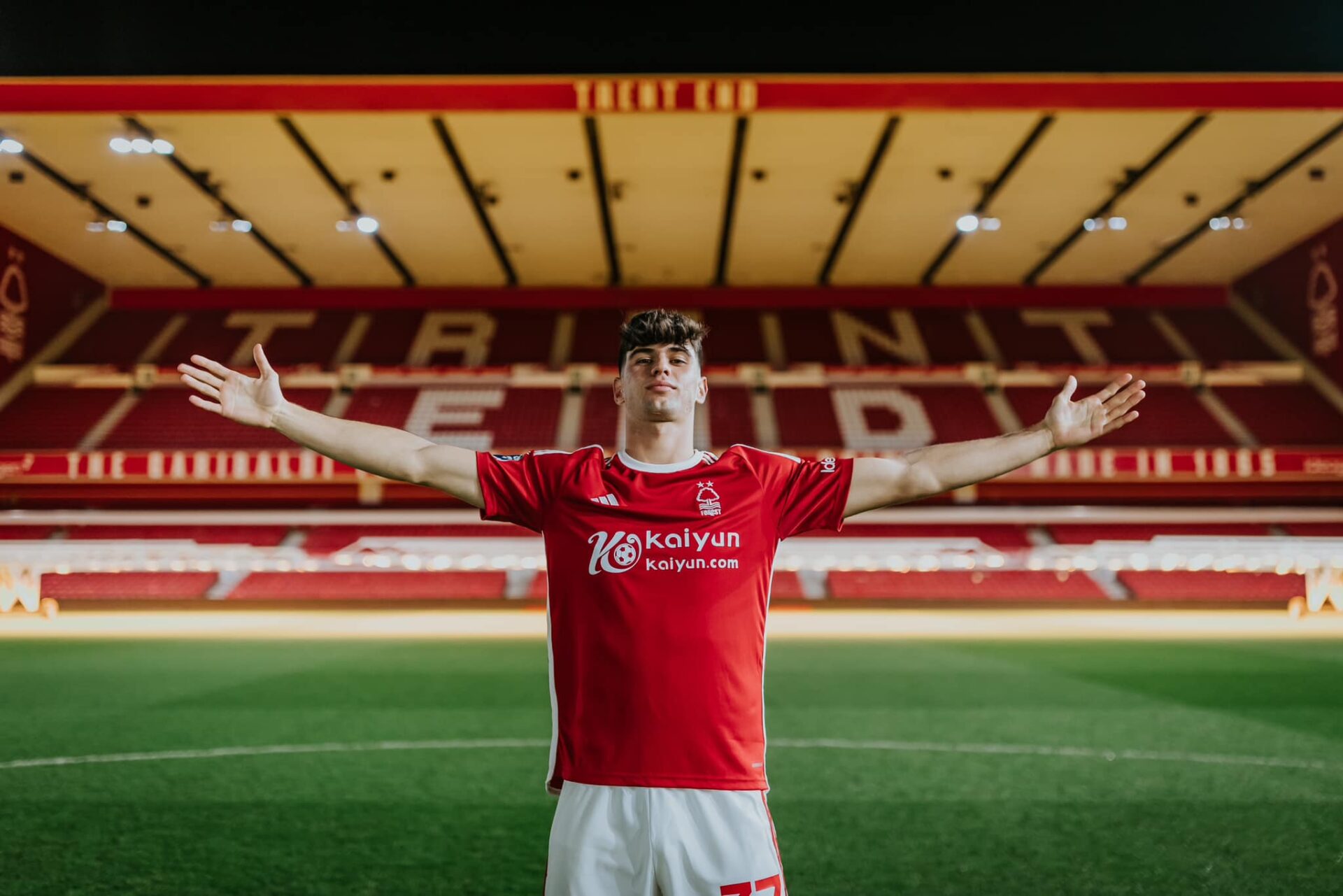 Rodrigo Ribeiro reforça o Nottingham Forest