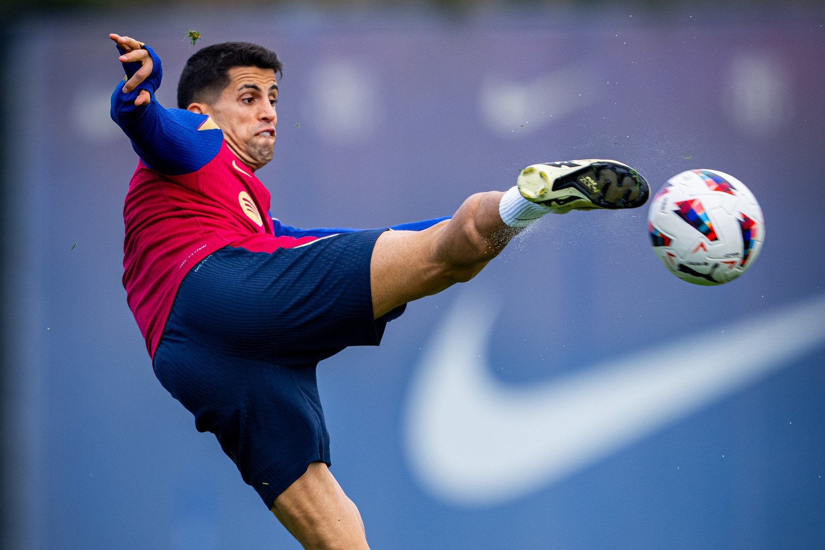 João Cancelo a treinar no Barcelona