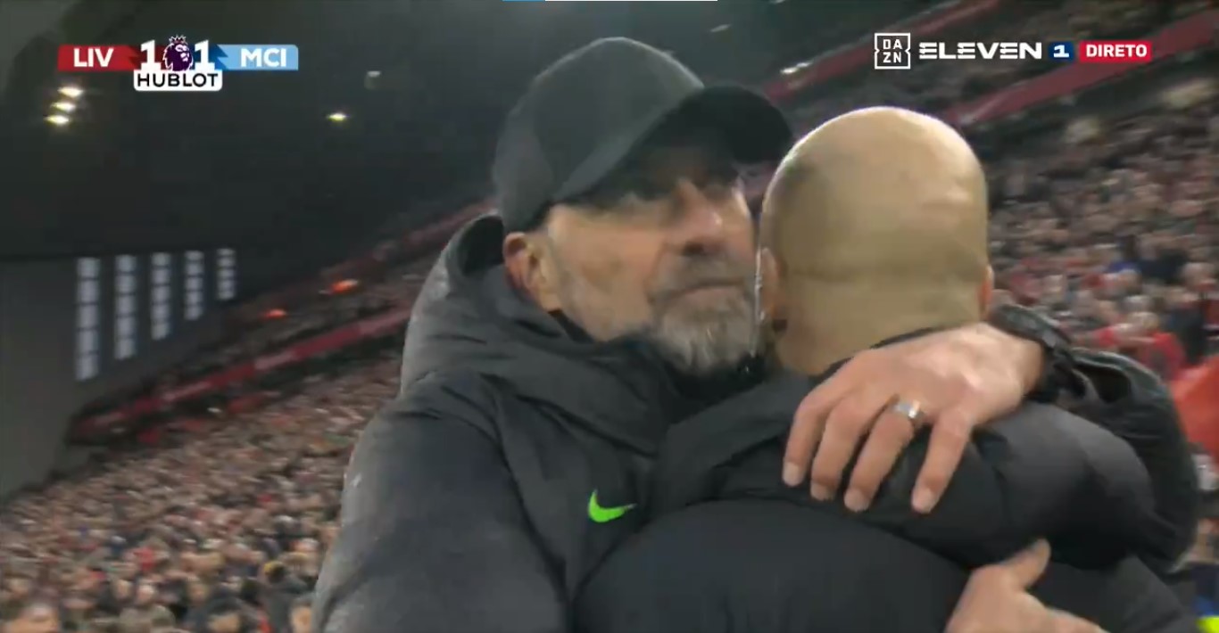Abraço entre Pep Guardiola e Jurgen Klopp