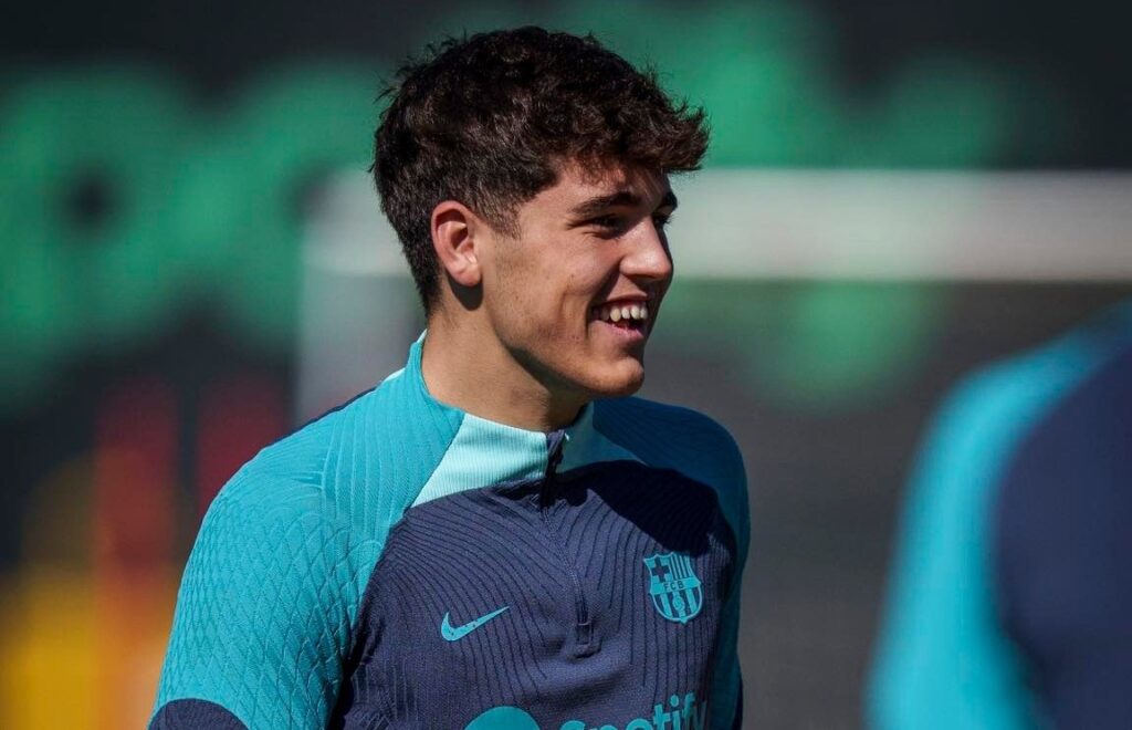 Pau Cubarsí a treinar pelo Barcelona