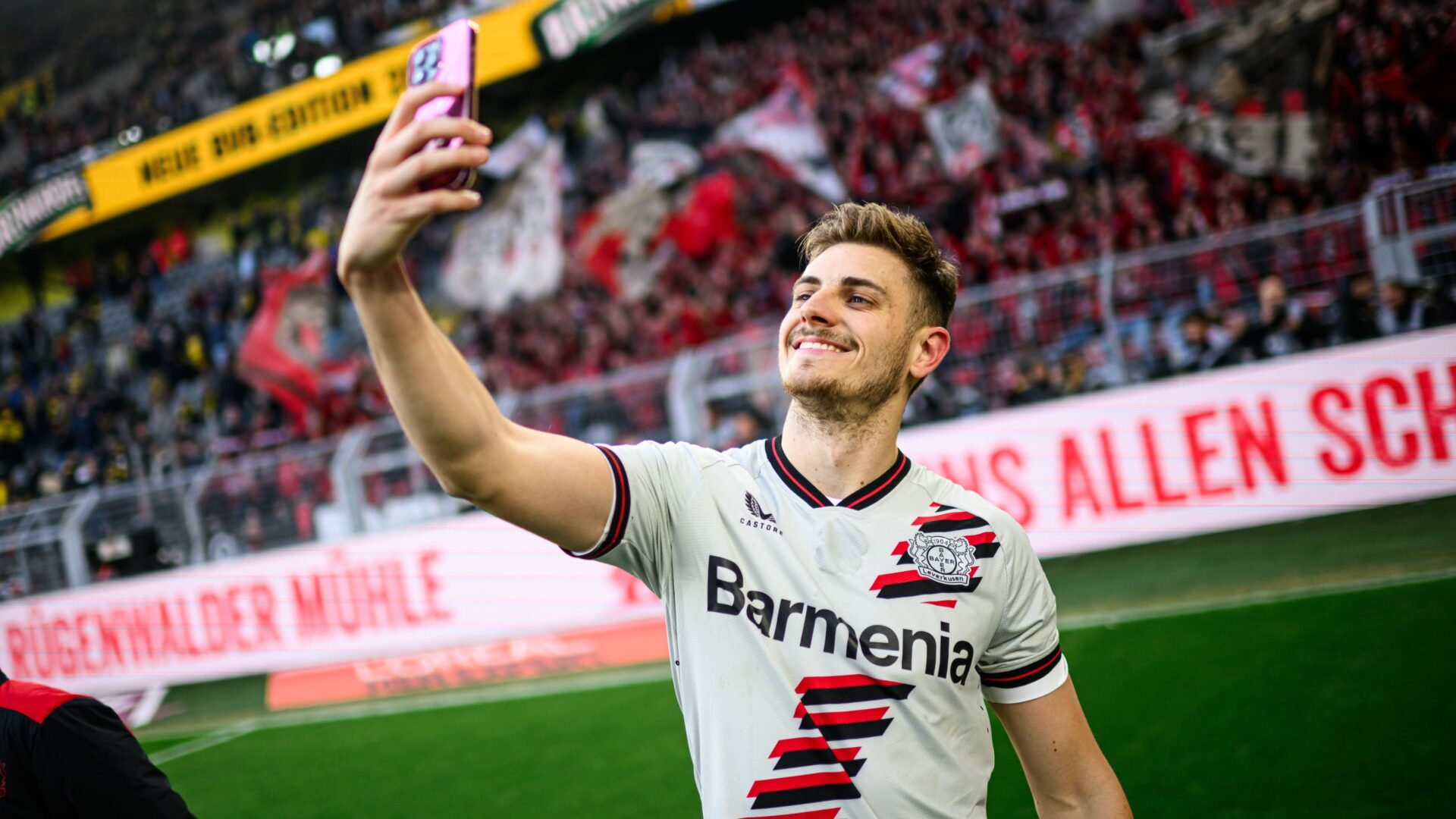 Josip Stanisic Bayer Leverkusen