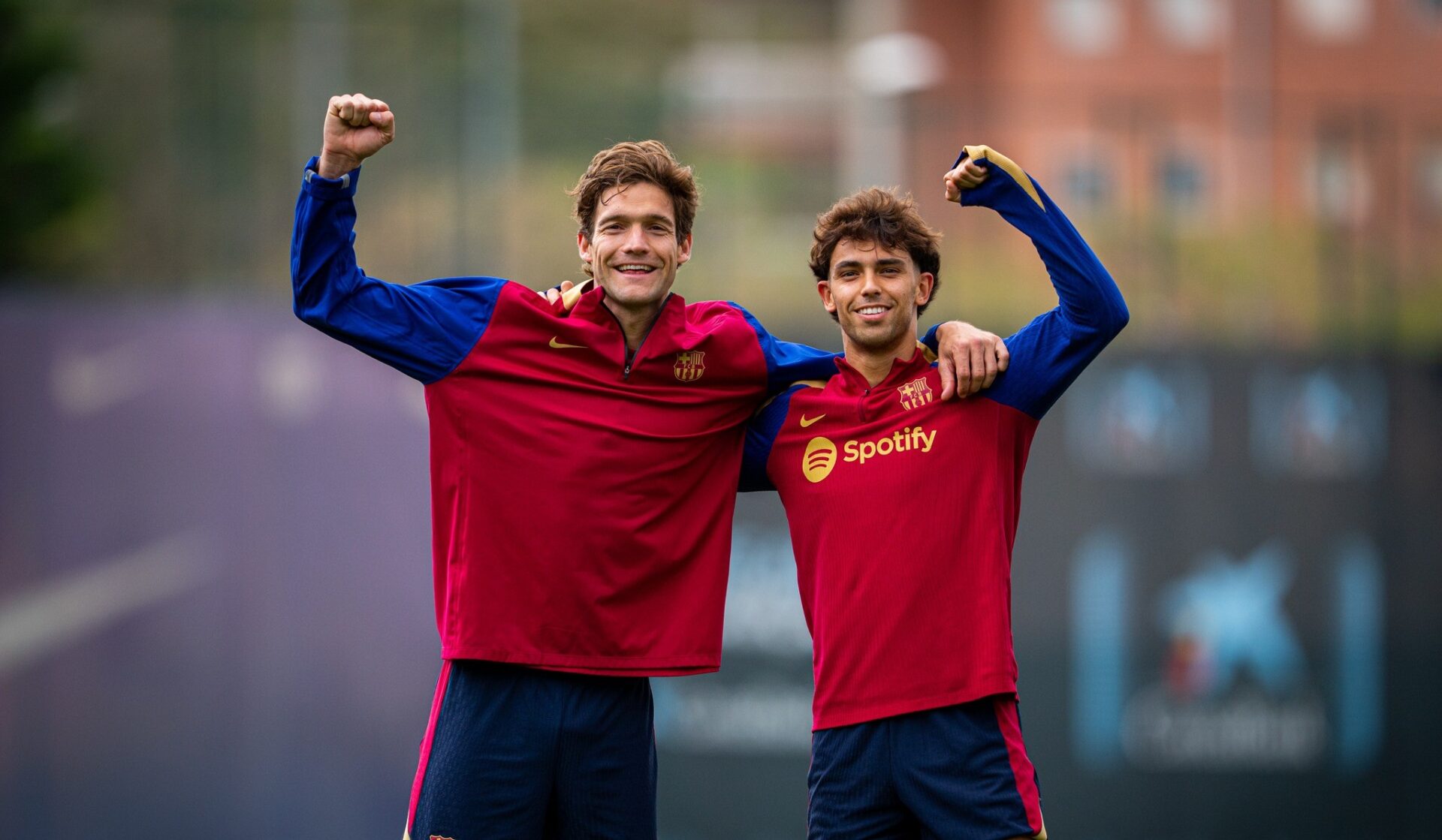 João Félix e Sergi Roberto a jogar pelo Barcelona