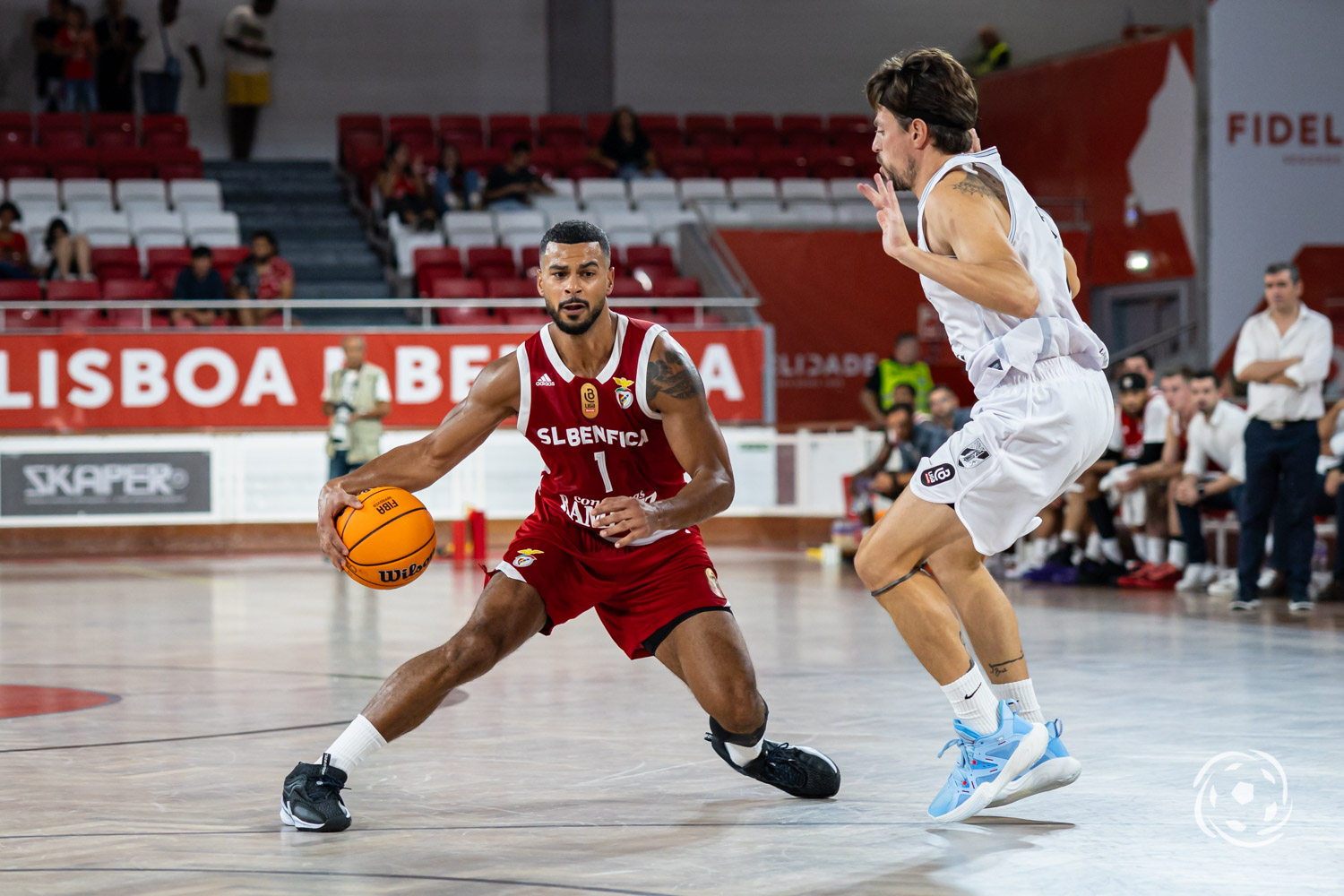Aaron Broussard a jogar pelo Benfica