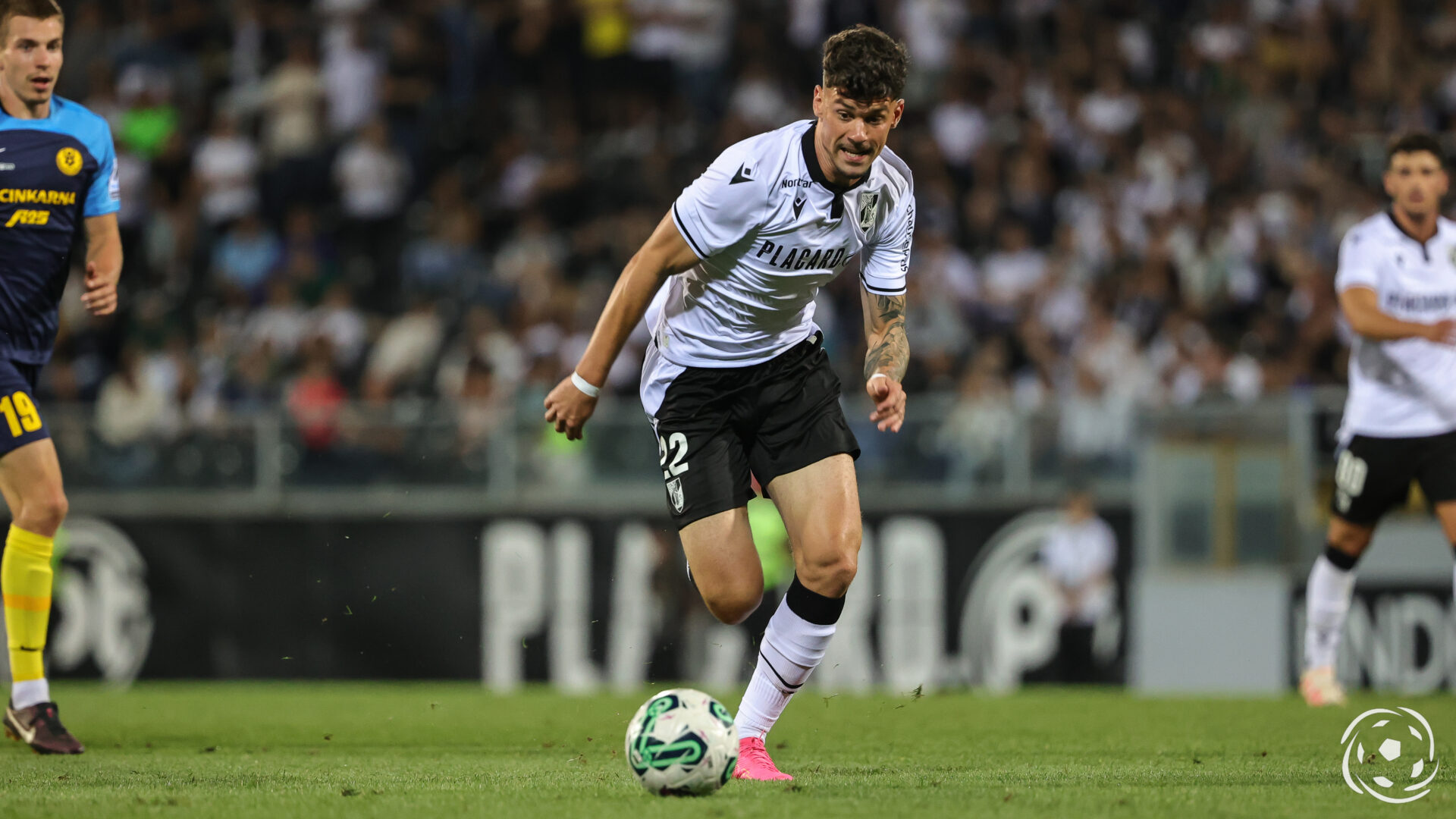 Adrián Butzke Vitória SC