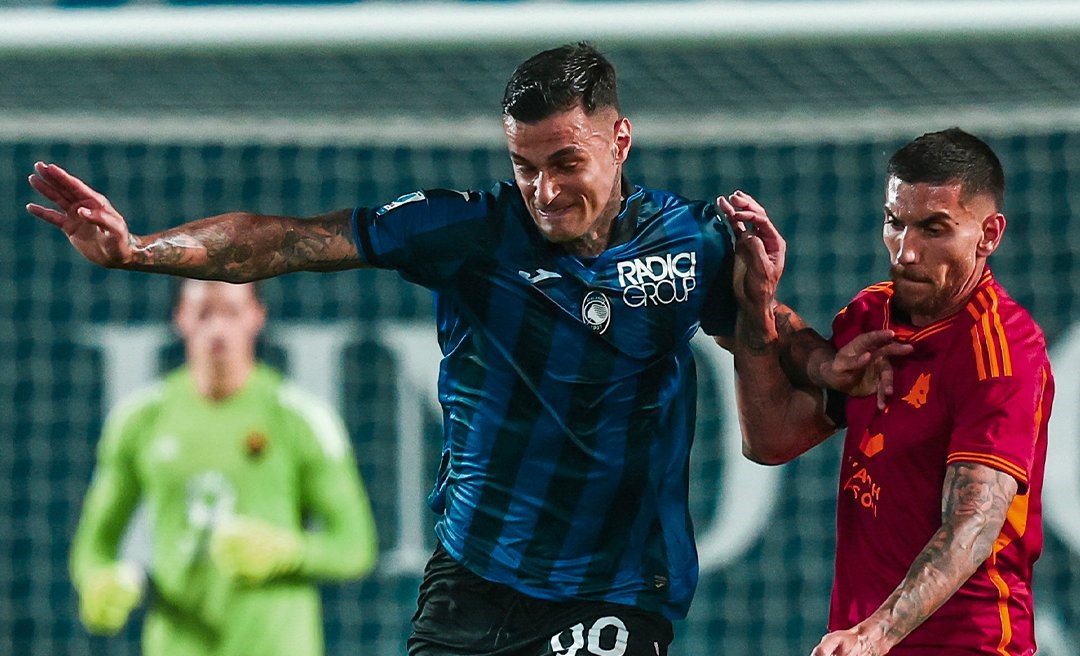 Atalanta a jogar com a AS Roma