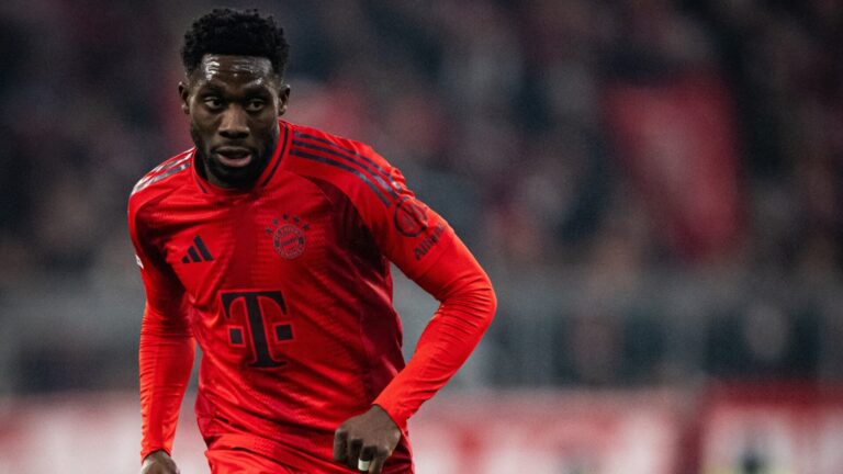A reação de Alphonso Davies à lesão grave de Jamal Musiala