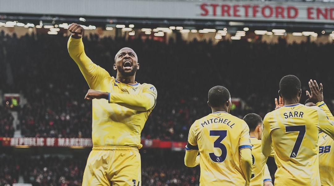Mateta celebra golo contra o Manchester United