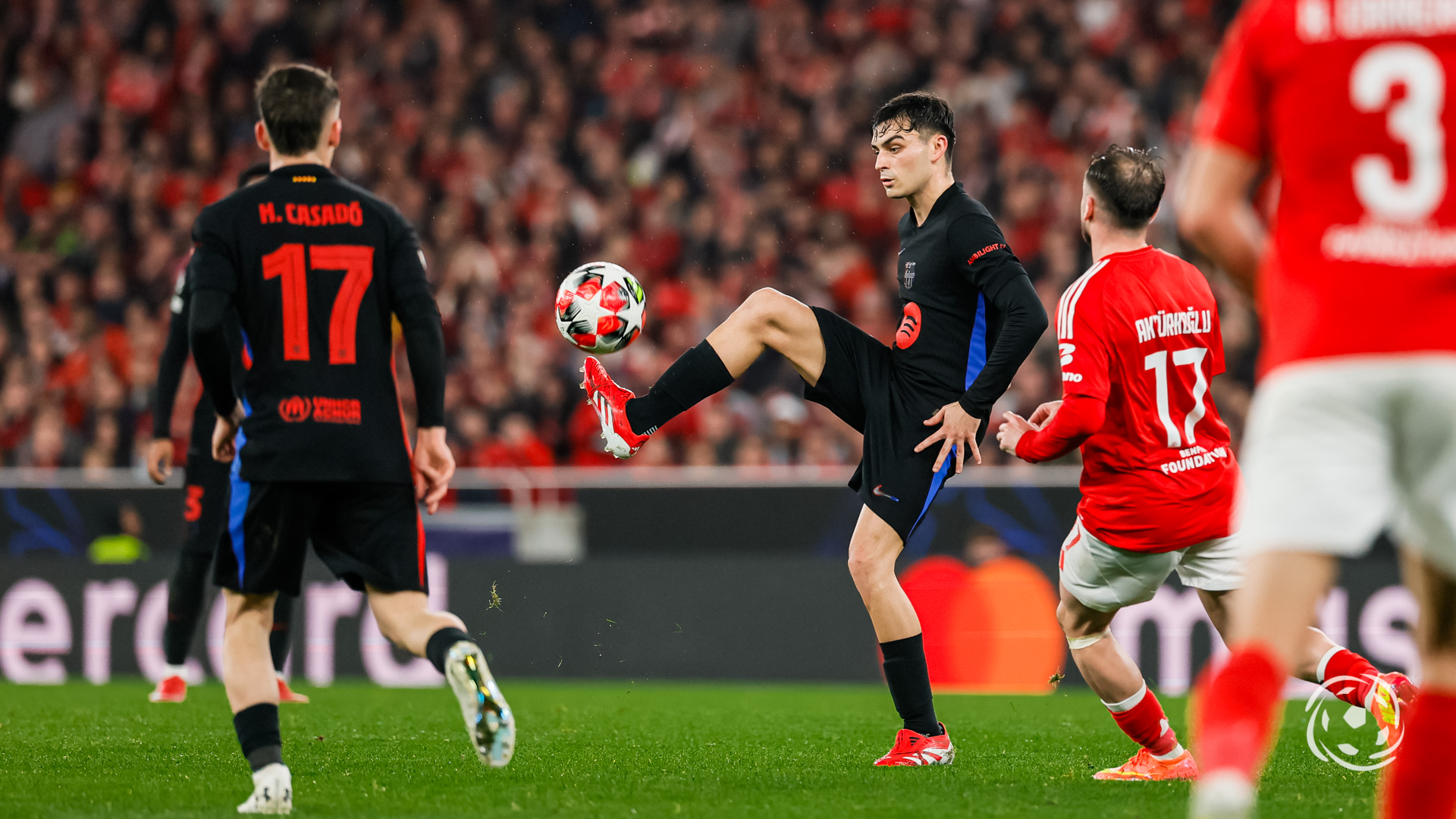 Pedri e Kerem Akturkoglu Barcelona Benfica