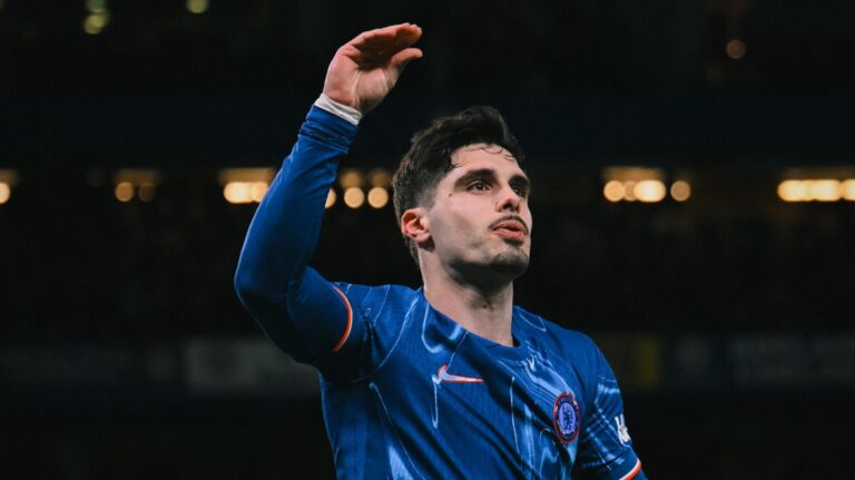 Pedro Neto enaltece Nuno Mendes antes do Chelsea x PSG: «Vai ser uma batalha muito boa»