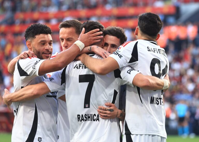 Besiktas fecha médio do Nápoles num negócio que pode passar a definitivo