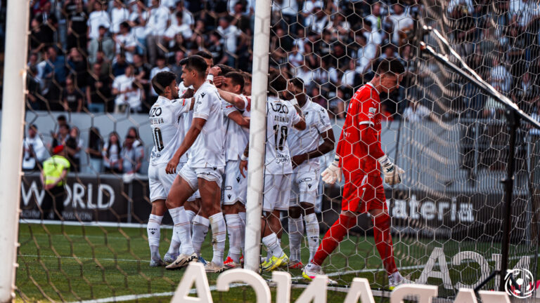 Vitória SC pondera saída de defesa central