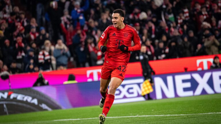Jamal Musiala sofre lesão gravíssima durante o Bayern Munique x PSG