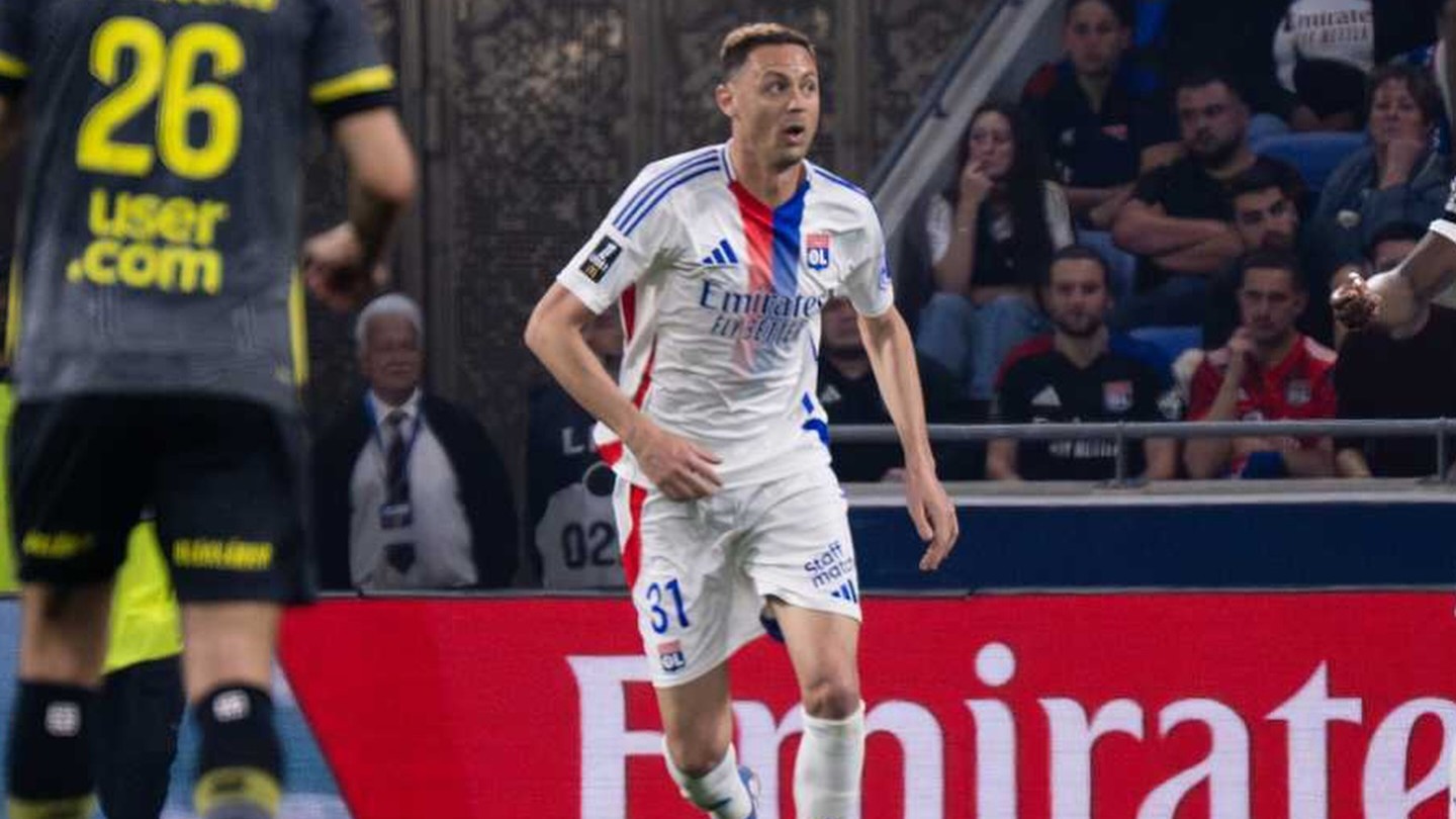 Nemanja Matic Lyon