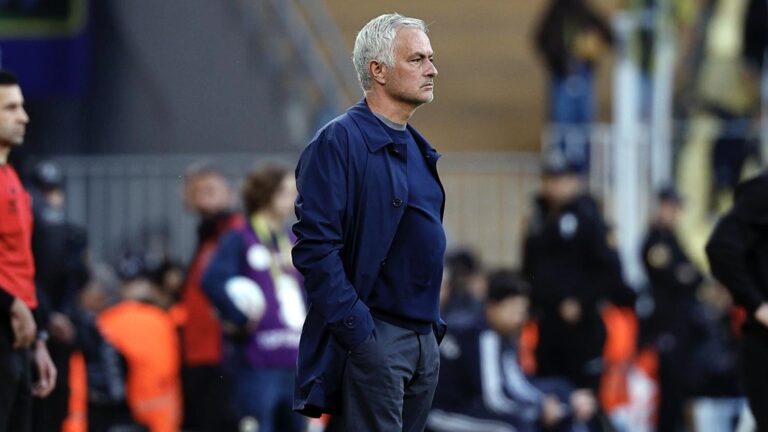 José Mourinho abre a Liga Turca contra João Pereira