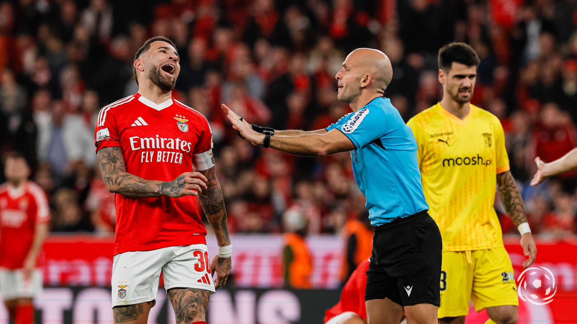 Nicolás Otamendi Luís Godinho árbitro Benfica