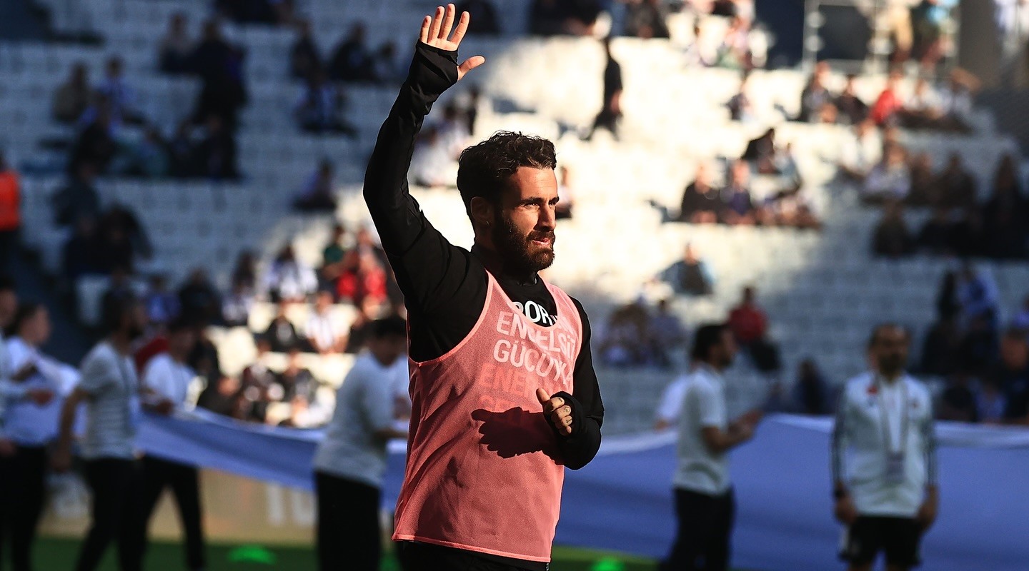 Rafa Silva a aquecer pelo Besiktas