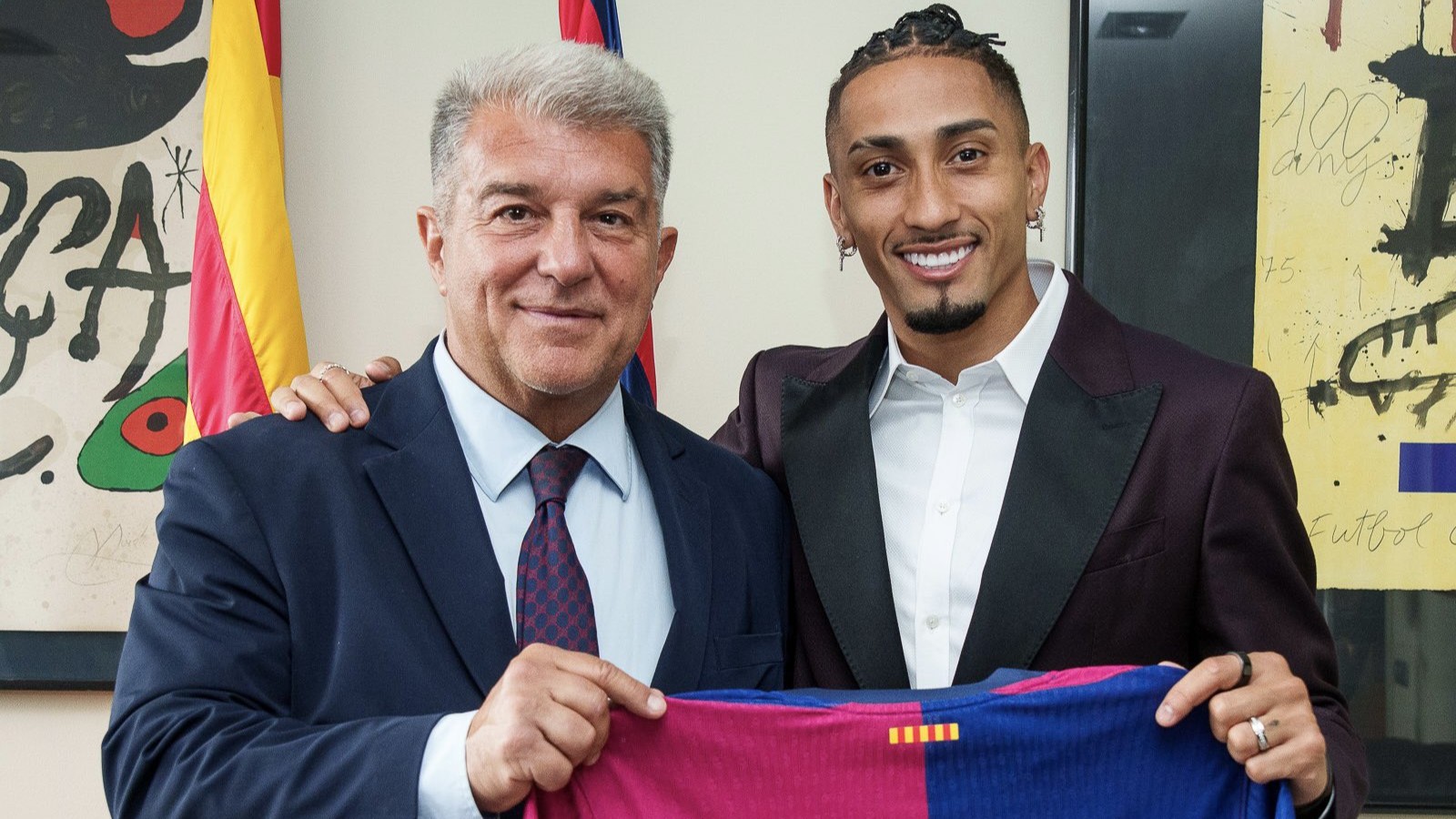Raphinha Joan Laporta Barcelona