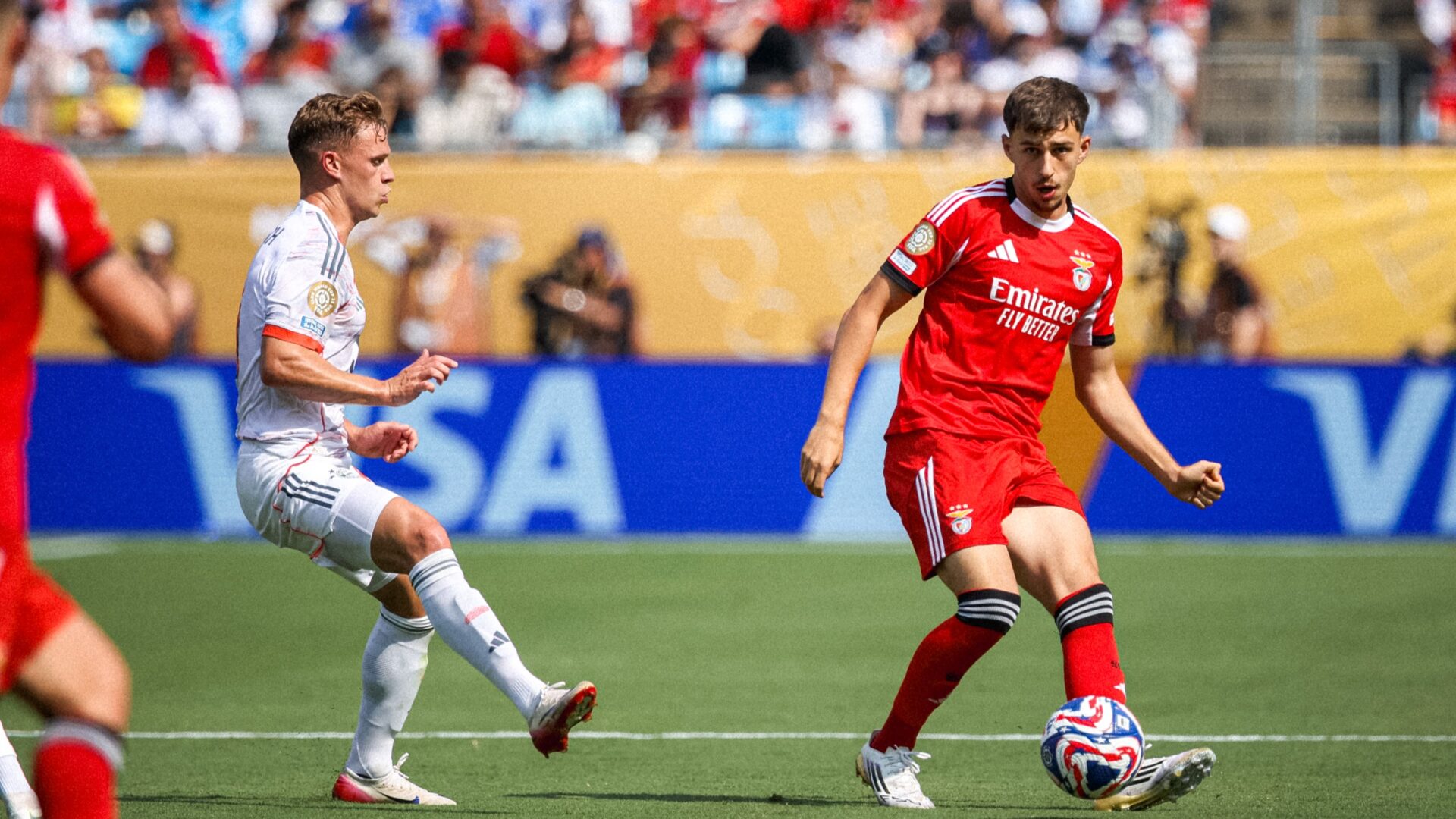 Adrian Bajrami Joshua Kimmich Benfica Bayern Munique