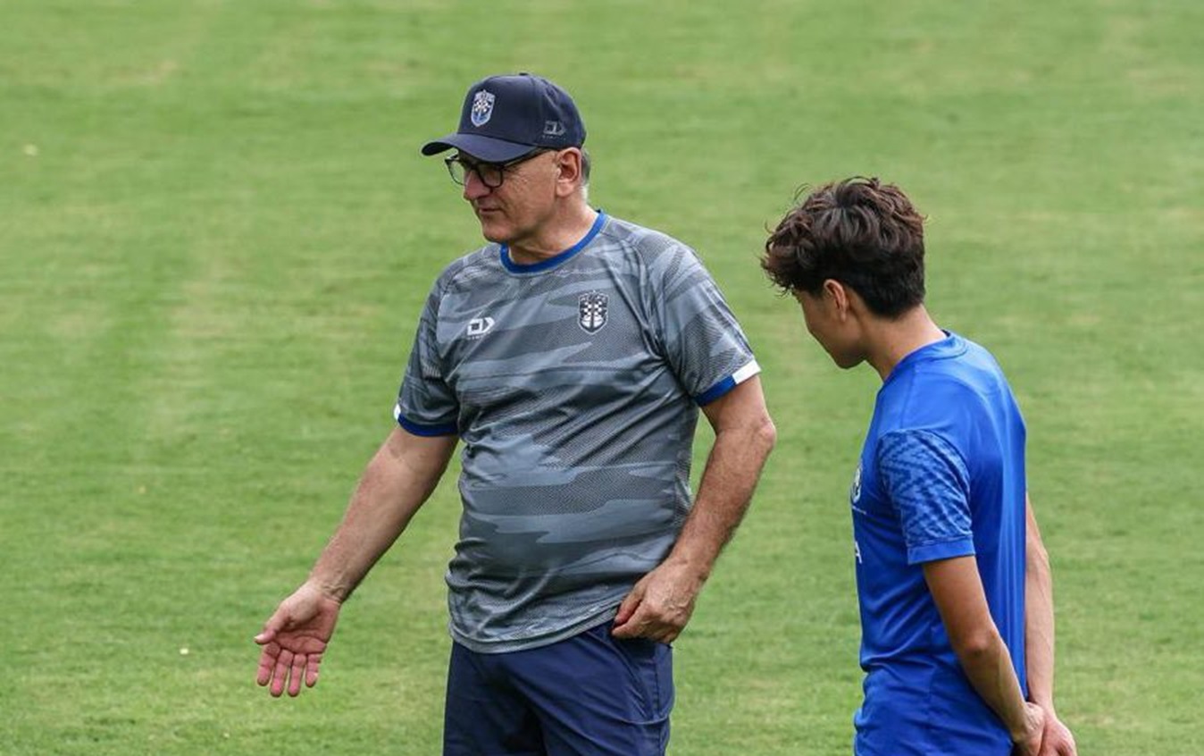 Treinador do Auckland City enaltece Benfica: «São como a realeza do futebol»