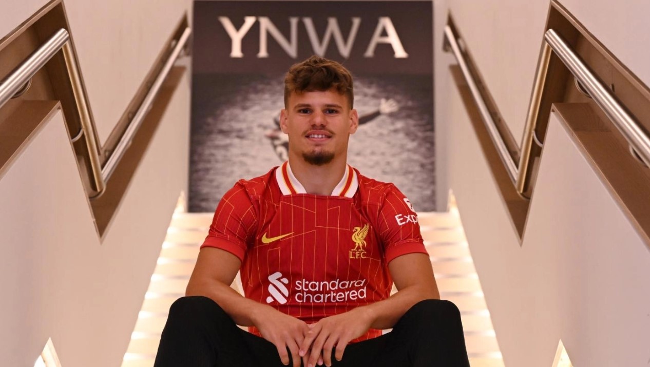 Liverpool oficializa Milos Kerkez por 46,7 milhões de euros