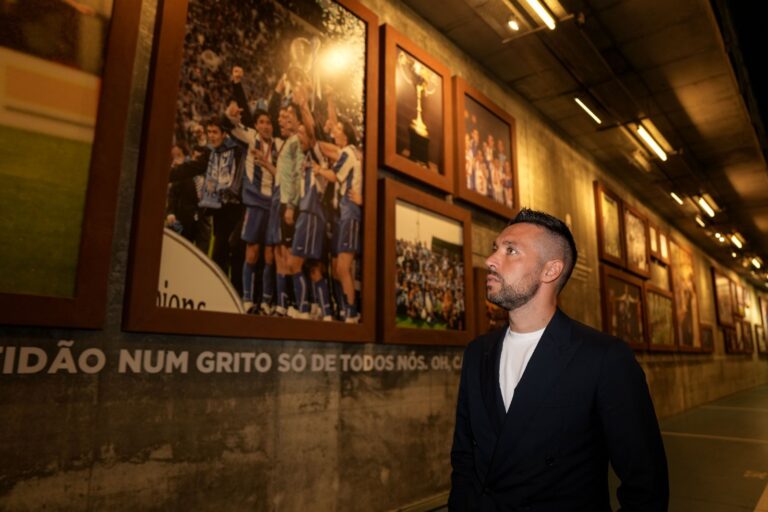 Francesco Farioli olha para o plantel do FC Porto: «Temos uma ideia clara das posições que precisamos de melhorar»