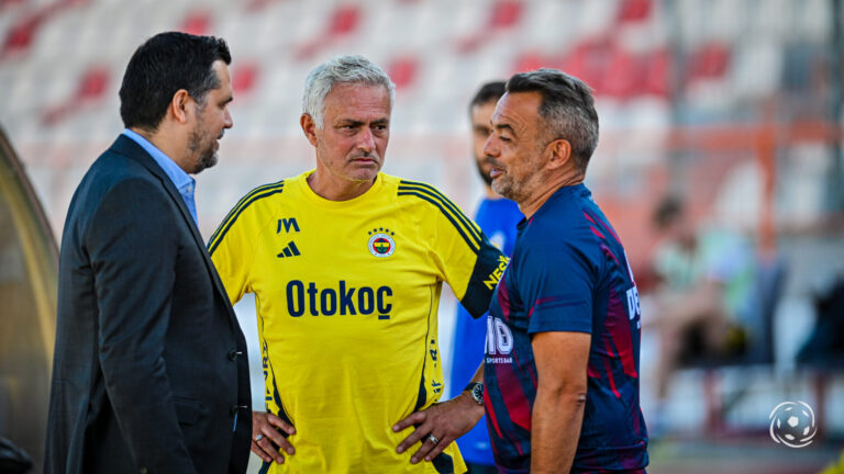 José Mourinho acredita em Ruben Amorim no Manchester United: «Tem em mãos um potencial incrível»
