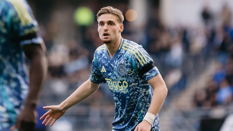 Ajax recusa proposta do FC Porto por Kenneth Taylor