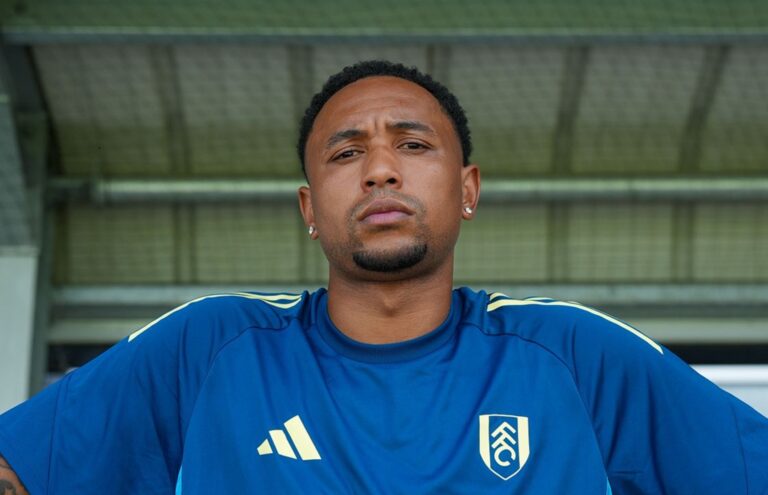 Fulham de Marco Silva renova com Kenny Tete até 2028