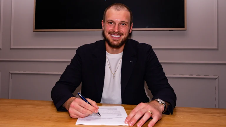 Lucas Perri deixa Lyon de Paulo Fonseca e reforça Leeds United