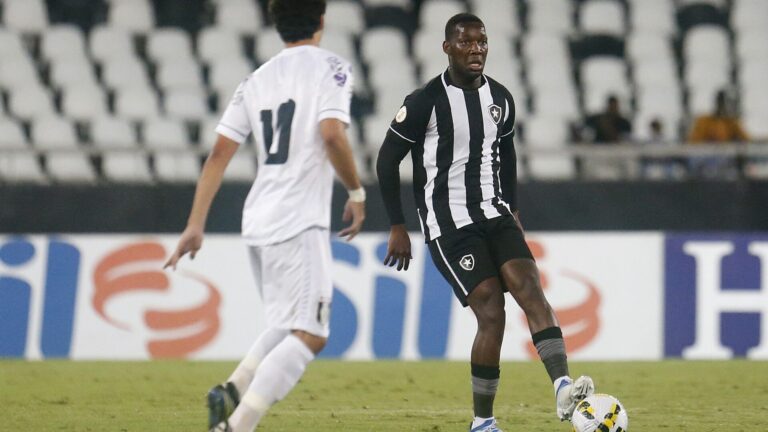 Patrick de Paula a caminho do Estoril Praia por empréstimo